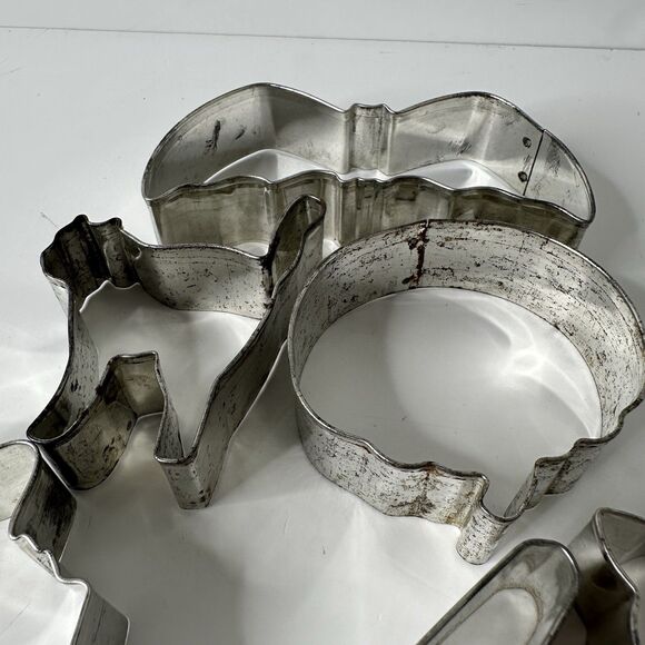 Vtg Halloween Trick Or Treat 6 Metal Cooky Cutters In Box Bat Witch Owl Cat 50s - Picture 14 of 16